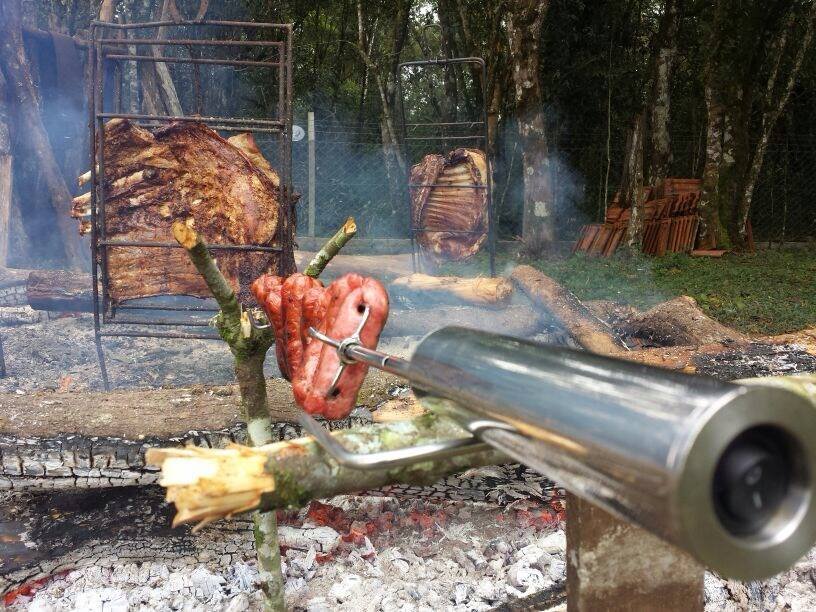 Espeto Giratório A Pilha + Grelha De Peixe Inox